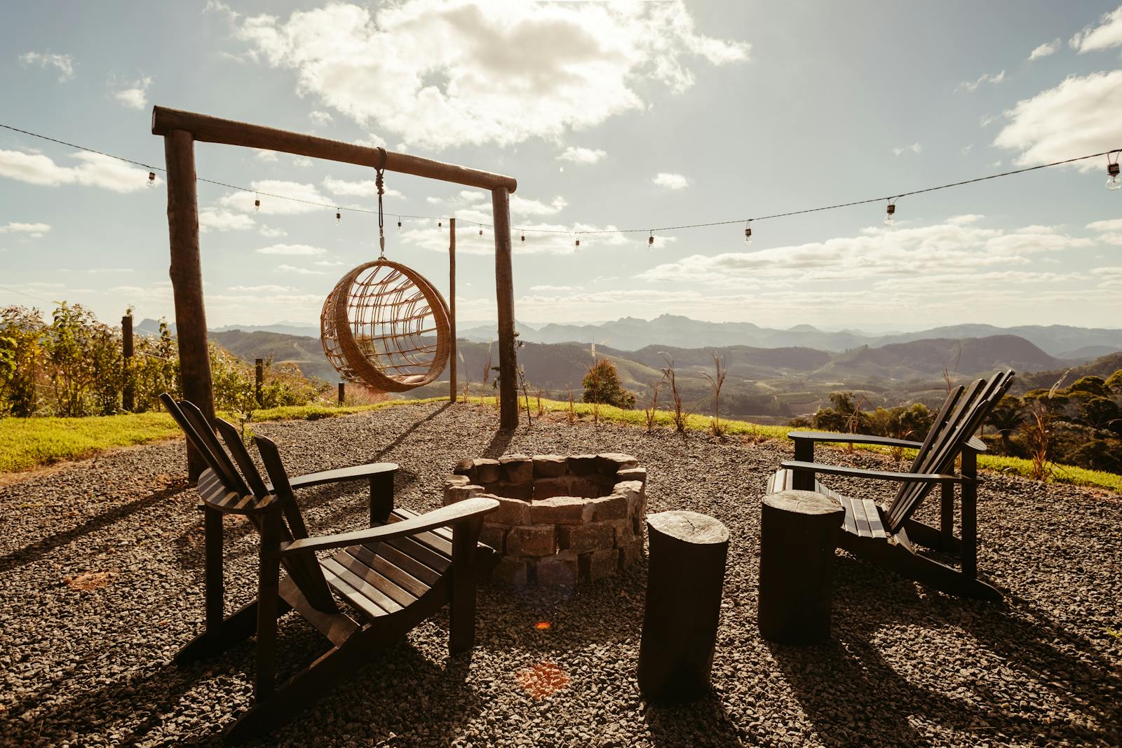 Experience serene outdoor glamping with a fire pit and mountain views in Santa Teresa, Brazil.